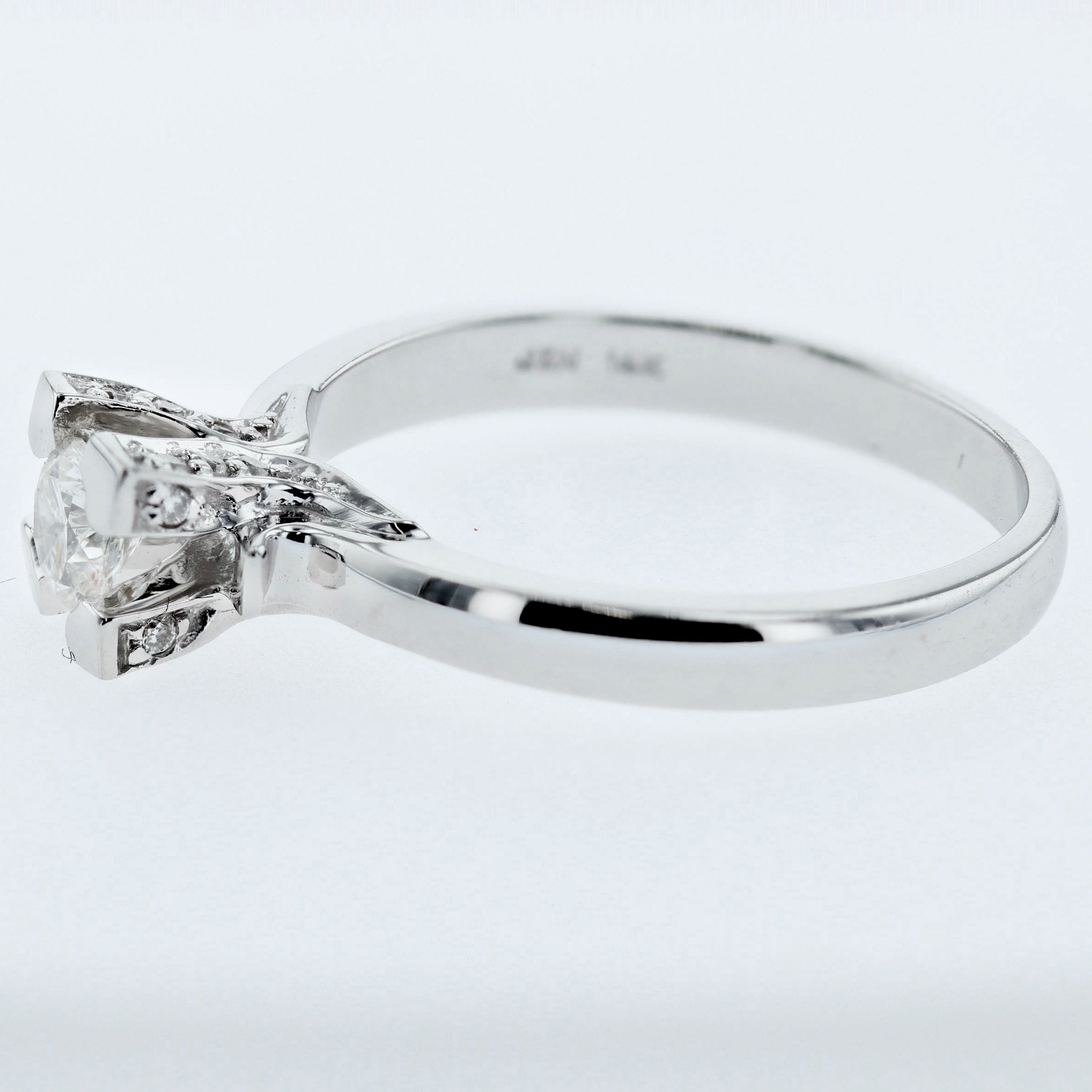 0.31CT/TW Diamond Solitaire Engagement Ring Diamond Claw